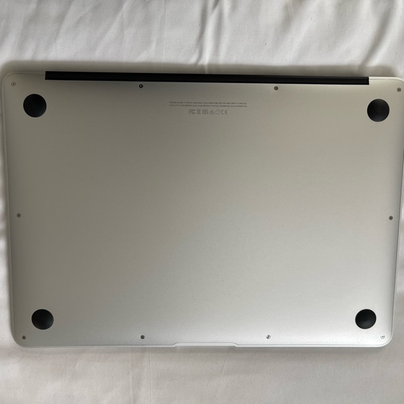 Apple MacBook Air Laptop 2017 13” - Picture 3 of 10